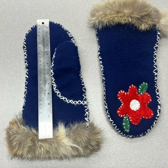 Rabbit Fur Trimmed Blue Wool Flower Mitten - Picture 5 of 7